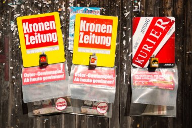 Uttendorf, Avusturya - 10.04.2017: dergi satın almak için Otomatik Self-Servis makine