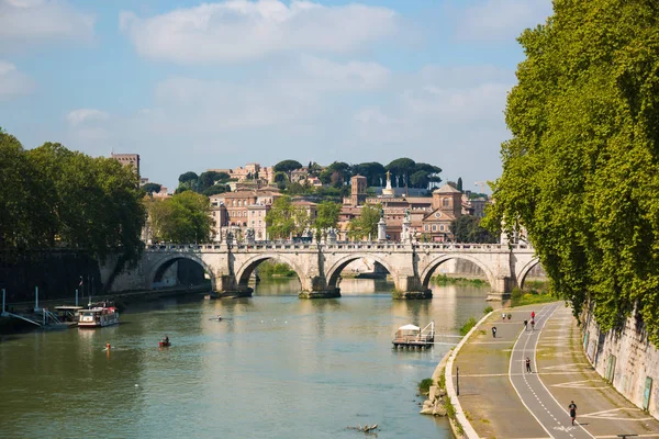 Ponte Vittorio Emanuele Ii jest to most na Tybru w Rzymie — Zdjęcie stockowe