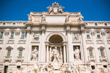 Roma 'daki ünlü Trevi Çeşmesinin manzarası