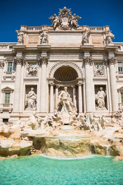 Widok słynnej Fontanny di Trevi w Rzymie — Zdjęcie stockowe