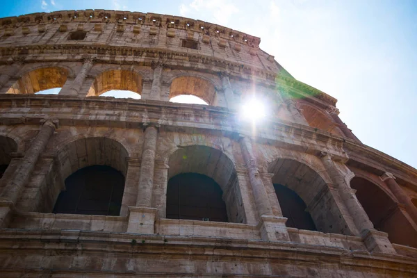 Antichi ruderi del Colosseo di Roma — Foto Stock