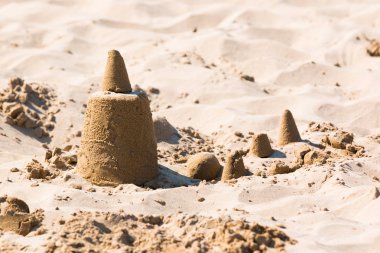 Sandcastle bir plaj kum üzerinde