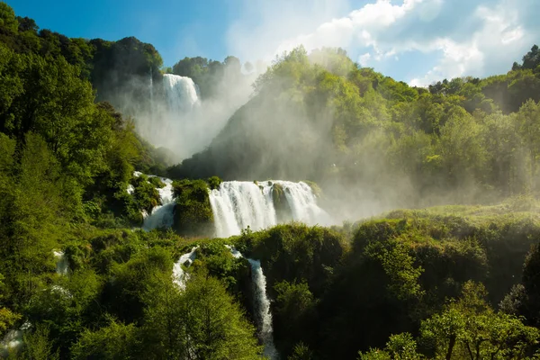 Je Marmore vodopády v Umbrii — Stock fotografie
