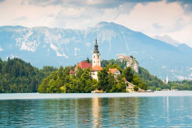 St Marys Kilisesi Bled içinde küçük adada ile Lake Bled