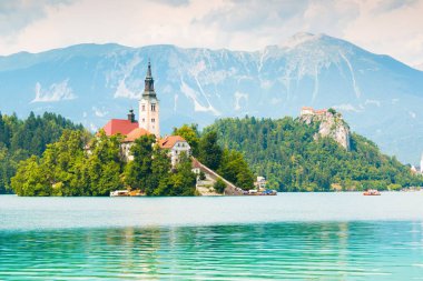 St Marys Kilisesi Bled içinde küçük adada ile Lake Bled