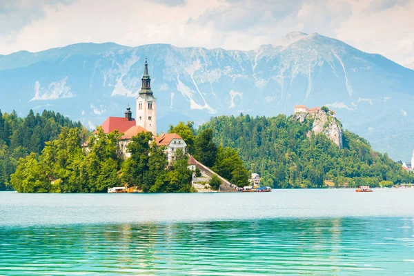 St Marys Kilisesi Bled içinde küçük adada ile Lake Bled