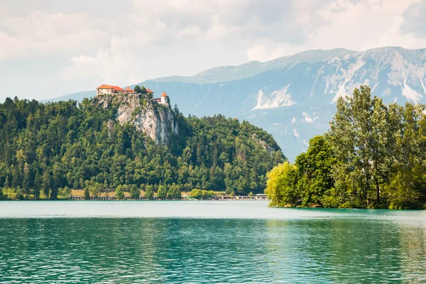 Lake Bled with Bled castle in Slovenia — Stock Photo, Image