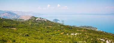 İşkodra Gölü (Skadarsko jezero) Karadağ'ın bir ulusal parkta panoramik manzaralı