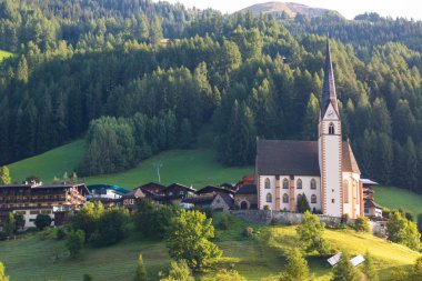 Hohe Tauern Milli Parkı Grossglockner dağda altında Heiligenblut şehir