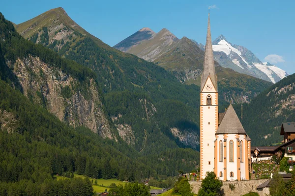Hohe Tauern Milli Parkı Grossglockner dağda altında Heiligenblut şehir