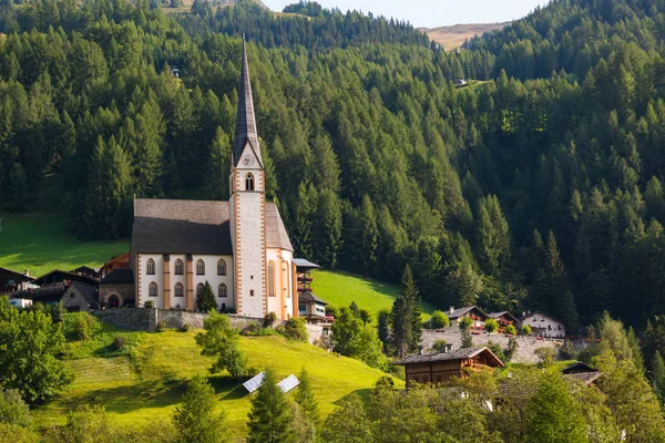 Hohe Tauern Milli Parkı Grossglockner dağda altında Heiligenblut şehir