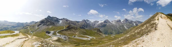 Panoramatický pohled z malebné vysokohorské silnice Grossglockner Hochalpenstrasse a mountain view v Rakousku — Stock fotografie