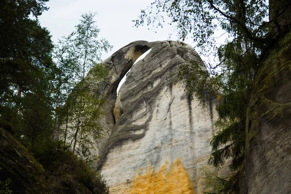 Egyedi sziklák hegyi Adrspasske skaly Nemzeti Park Adrspach, Cseh Köztársaság — Stock Fotó