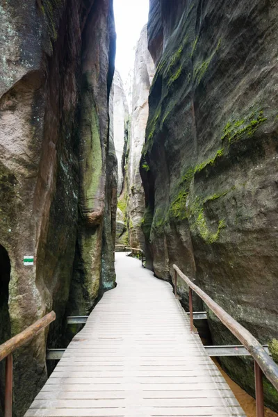 Benzersiz kayalar dağ Adrspasske skaly Ulusal Park Adrszpach, Çek Cumhuriyeti