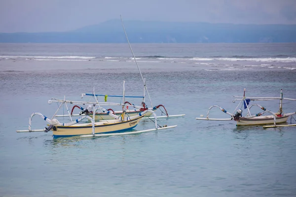 Barcos de pesca balineses tradicionales en Bali, Indonesia — Foto de Stock