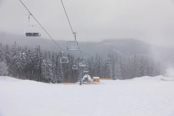 Tsjechische skigebied Spindleruv Mlyn, Medvedin in berg Krkonose — Stockfoto