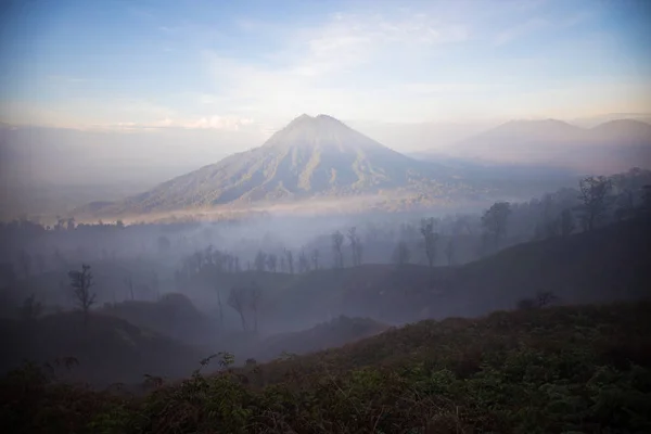 Pohled na hory v okolí sopky Kawah Ijen Východní Jáva — Stock fotografie