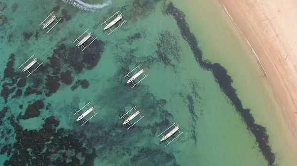 印尼巴厘岛传统巴厘岛渔船鸟瞰图 — 图库照片