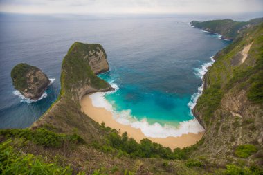 Manta Bay veya Nusa Penida Adası, Endonezya kumsalda Kelingking