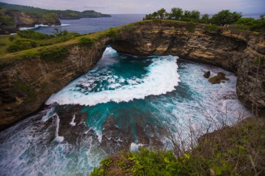 Bali Nusa Penida Adası nex güzel rock Sahili kırık plajıdır