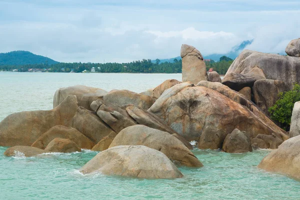 Hin Ta és a Hin Yai sziklák vagy a nagymama és nagyapa szikla Koh Samui — Stock Fotó