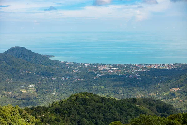 Veduta aerea dal tempio in montagna con oro Big Buddha è il punto più alto di Koh Sumui — Foto Stock