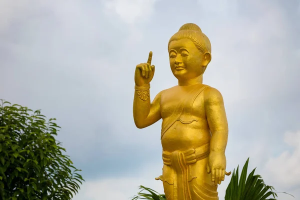 Templo na montanha com ouro Big Buddha é o ponto mais alto de Koh Sumui — Fotografia de Stock