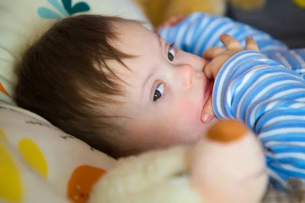 Retrato de bebé lindo con síndrome de Down — Foto de Stock