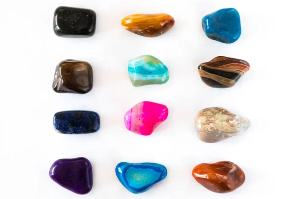 Színes semiprecious kövek, fehér háttér gyűjteménye — Stock Fotó