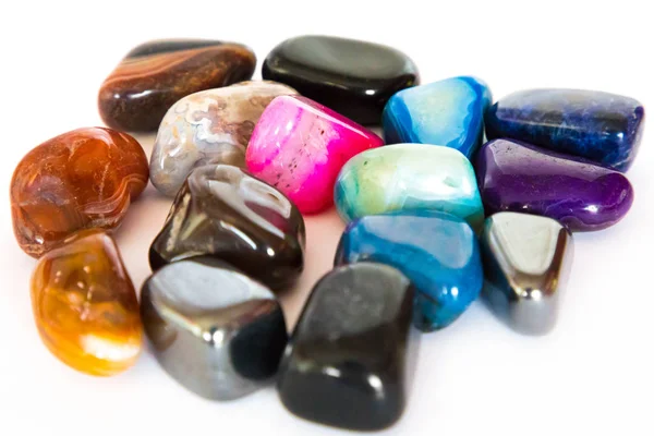 Collezione di pietre semipreziose colorate su sfondo bianco — Foto Stock