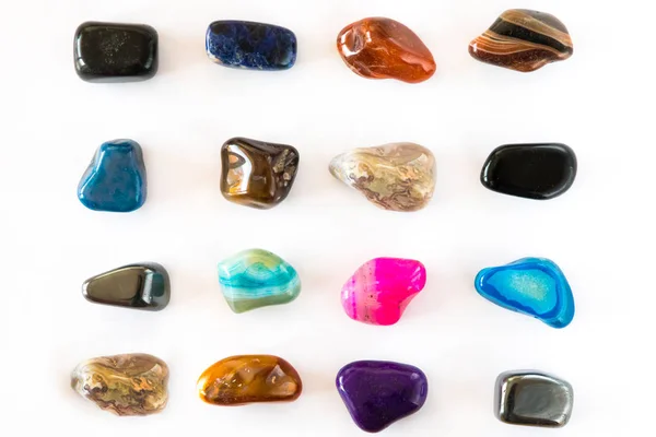 Collezione di pietre semipreziose colorate su sfondo bianco — Foto Stock