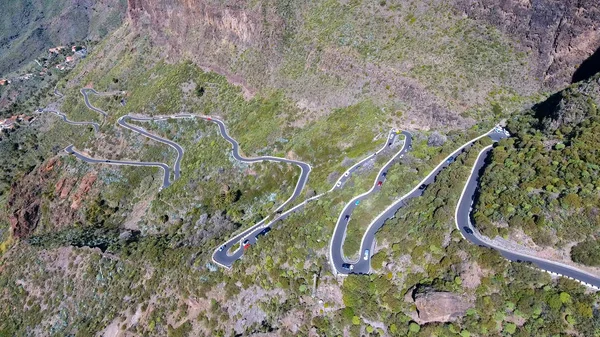 Vista aérea da estrada da montanha para a aldeia de Masca em Tenerife, Espanha — Fotografia de Stock