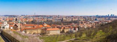 Prag eski şehir panoraması güneşli gün