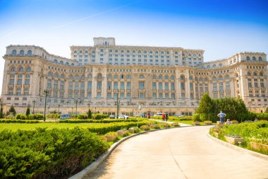 Bucharest, Romanya - 28.04.2018: Bükreş Romanya Parlamentosu Binası dünyada ikinci büyük inşa ediyor