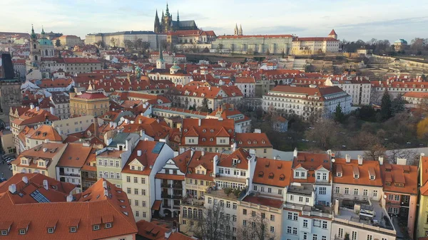 Prag Kalesi ve Eski Kasaba Bölgesi 'nin havadan görünüşü, Prag, Çek Cumhuriyeti — Stok fotoğraf