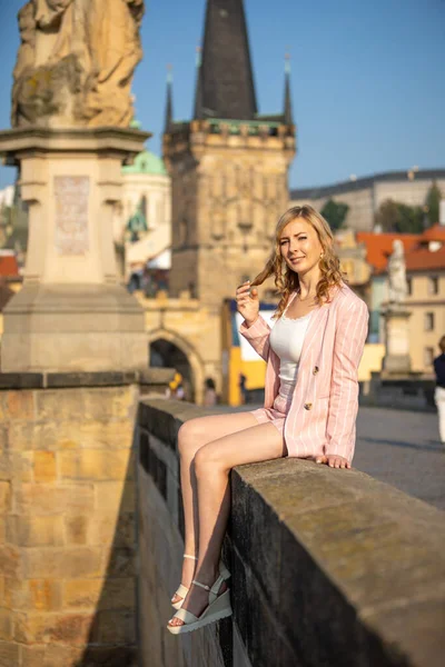 Young Blonde Woman Walks Charles Bridge Prague Sunny Day — Stock Photo, Image