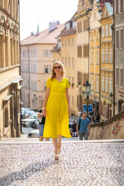 Prague Czech Republic 2019 Young Blonde Woman Exploring Old Town — Stock Photo, Image