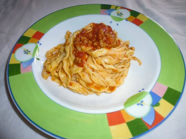 Grzywny Włoski Domowe Kuchnia Tagliatelle Ragu — Zdjęcie stockowe