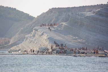 Gün batımında Sicilya 'daki Scala dei Turchi manzarası. Erozyon en çok görüldüğü zaman.