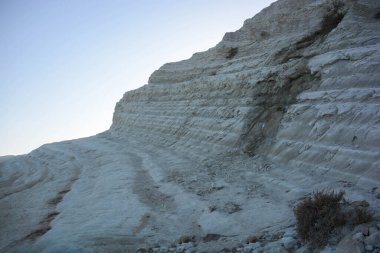 Gün batımında Sicilya 'daki Scala dei Turchi manzarası. Erozyon en çok görüldüğü zaman.