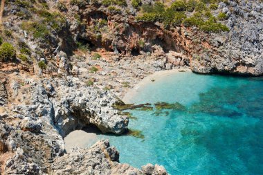 Benzersiz ve görkemli İtalyan uçurumları Sicilya kıyılarına ender rastlanır.