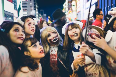 Osaka, Japonya - 31 Ekim 2015: Osa'Dotonbori alışveriş caddesi