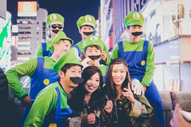 Osaka, Japonya - 31 Ekim 2015: Osa'Dotonbori alışveriş caddesi