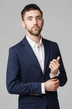 İş kavramı - portre yakışıklı iş adamı kendinden emin yüz takımla çalışma hazırlamak. Beyaz arka plan.