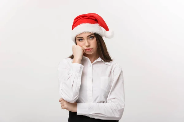 Conceito de negócio - Mulher de negócios caucasiana moderna no tema de Natal com pose pensativa séria . — Fotografia de Stock