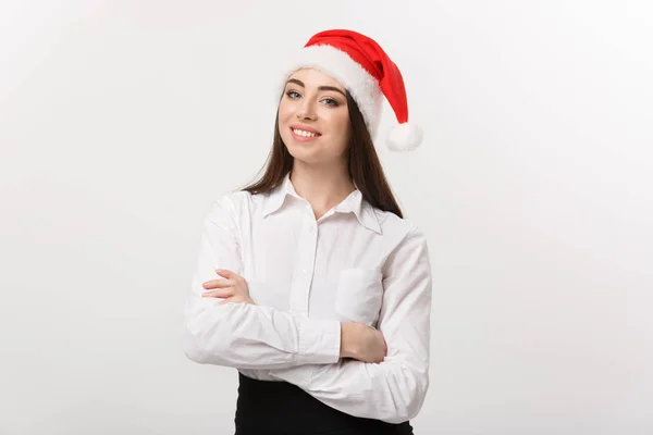 Concept d'entreprise - Femme d'affaires caucasienne moderne dans le bras de thème de Noël croisé posant sur fond de studio blanc avec espace de copie. — Photo