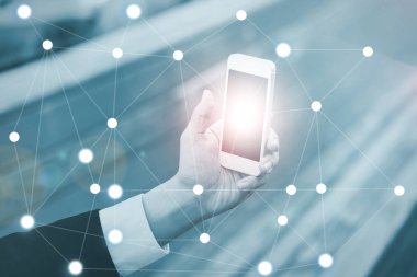 Dijital veri ağ zekâ kullanarak arka plan bulanık üzerinde işadamı