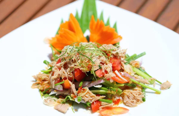Salad daging cincang pedas Thailand atau salad daging babi tanah — Stok Foto