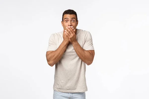 Speechless shock young hispanic tanned man in good shape, cover mouth with hands and popping eyes camera amazed, trying not make sound as witness something amazishing and incredible — Stok Foto