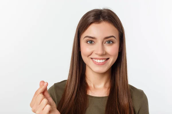 Bastante caucásica adolescente de pie y sonriendo sobre fondo blanco —  Fotos de Stock